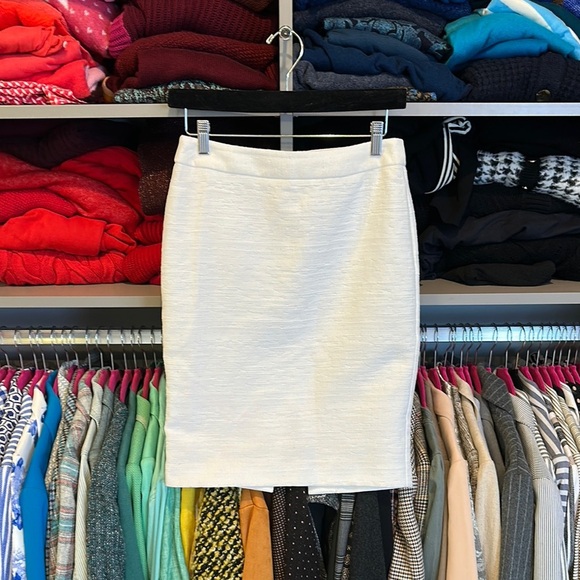 Trina Turk ivory textured back zipper closure back slit skirt size 0 - Picture 1 of 3